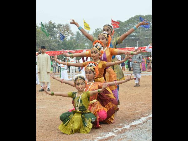 అలరించాయి