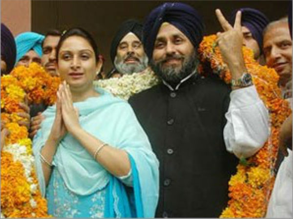 బాదల్ కుటుంబ సభ్యులు ఇలా.. బాదల్ కుటుంబ సభ్యులు ఇలా..