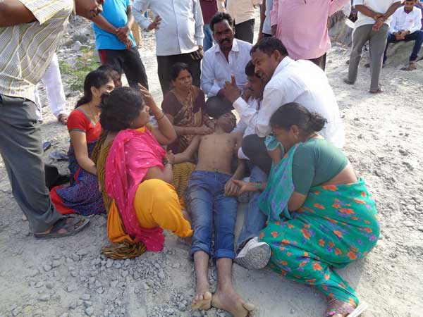 two students dead for clicking selfi