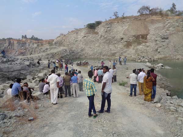 two students dead for clicking selfi