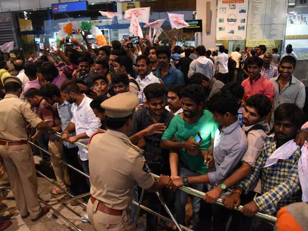 Pawan Kalyan reaches Vishaka on Monday evening