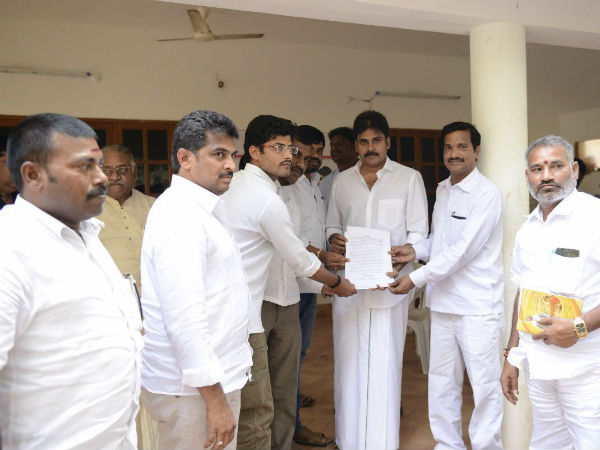 Pawan Kalyan ready to brand ambassador for handlooms