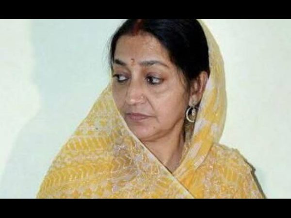 అమేథీ నుంచి గరిమా సింగ్ వర్సెస్ గాయత్రి ప్రజాపతి
