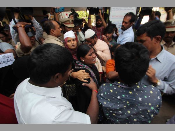 బాలింతల మృతి... శస్త్ర చికిత్స నిలిపివేత బాలింతల మృతి... శస్త్ర చికిత్స నిలిపివేత