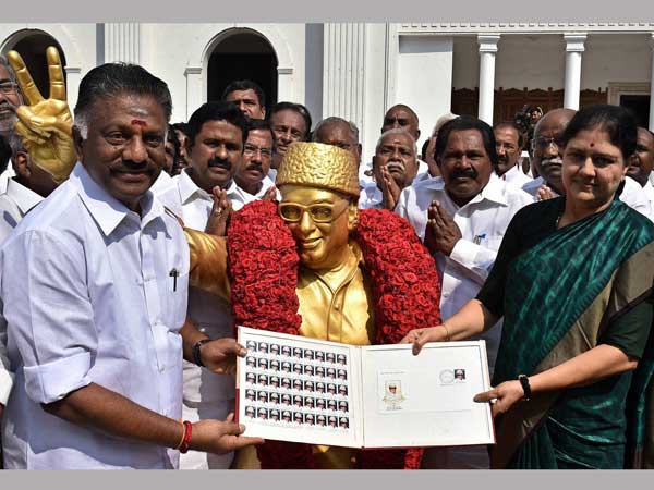డిఎంకే హస్తం