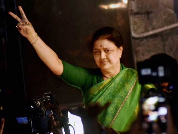 మెజారిటీ నిరూపణకు శశికళకే..