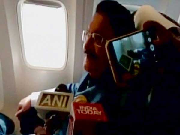 నోరు మెదపని గవర్నర్