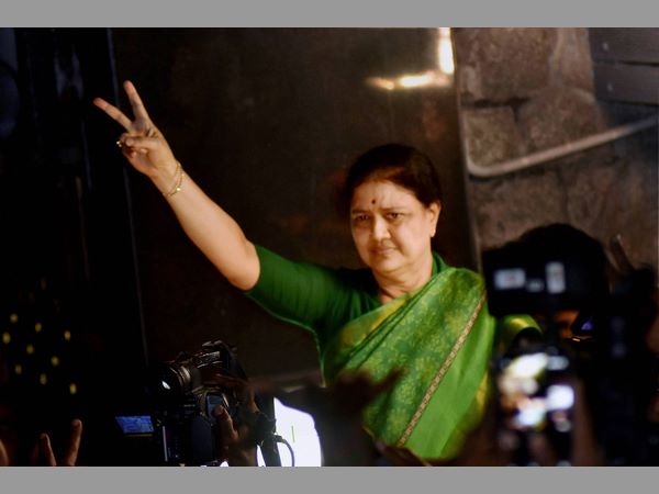 గవర్నర్ ఎదుట నాలుగు ఆప్షన్లు