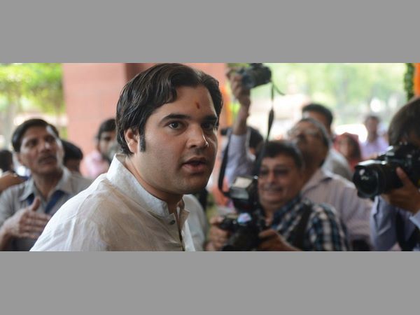 మోడీ ప్రశ్నలకు అఖిలేష్ సమాధానాలు