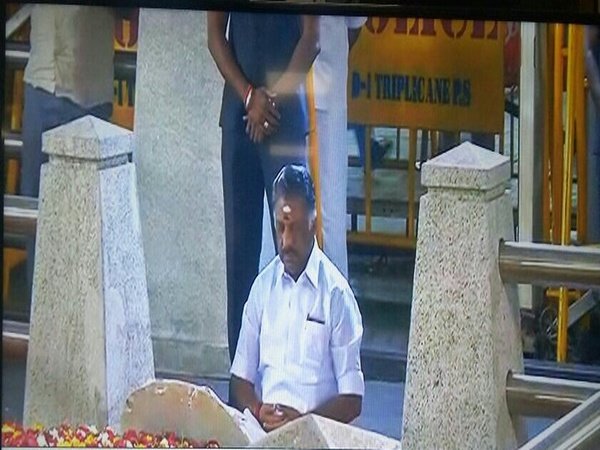 రెండోసారి సీఎంగా పన్నీర్..