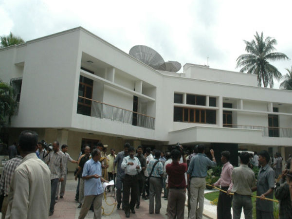 మేనల్లుడితో పోయెస్ గార్డెన్ లోకి శశికళ: