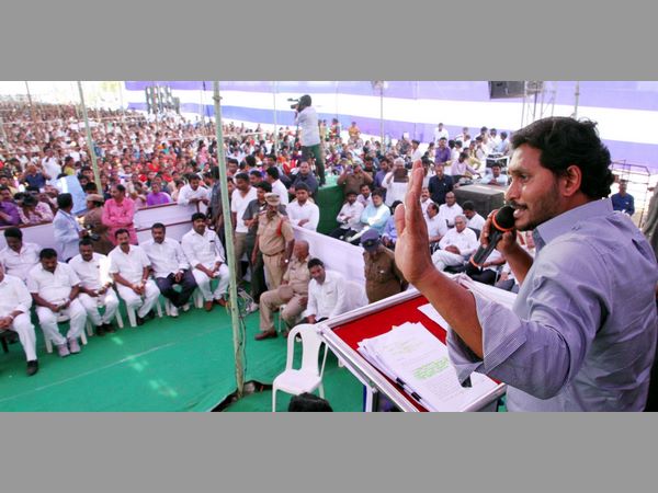 రాష్ట్రం కోసం త్యాగం చేస్తే అమరవీరులు