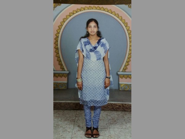 రోజు మాదిరిగానే ఆఫీసుకు బయలుదేరింది..