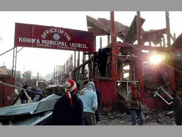 ఇబోబీసింగ్ మాజీ సహచరుల విమర్శలు ఇబోబీసింగ్ మాజీ సహచరుల విమర్శలు