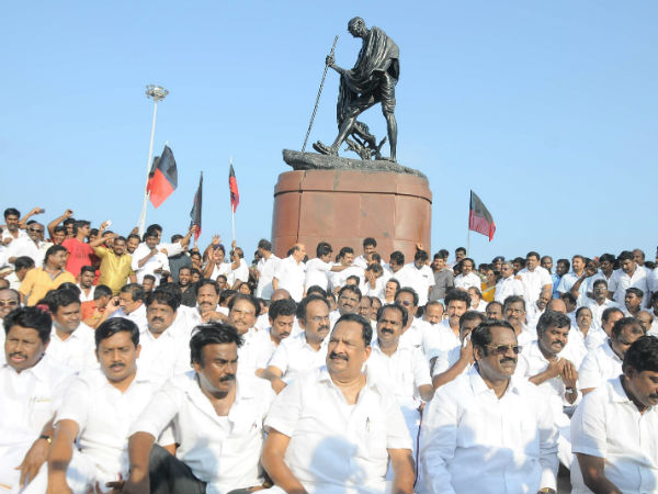 మెరీనా బీచ్‌లో..