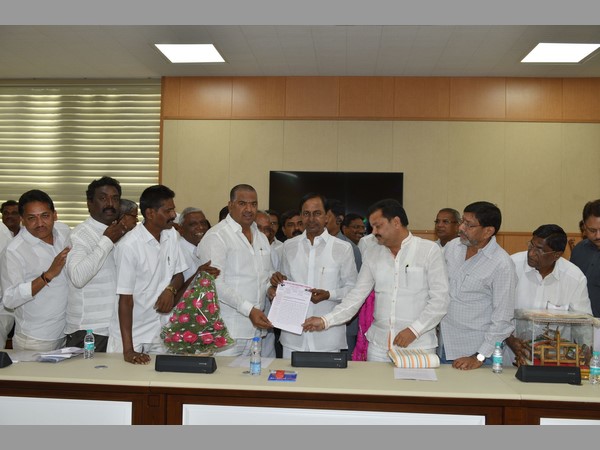 ఆత్మహత్యలుండొద్దు.. నేతన్న తలరాతలు మారాలి