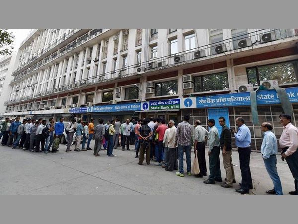 అఖిలేశ్ సర్కార్‌పై మిశ్రమ స్పందన