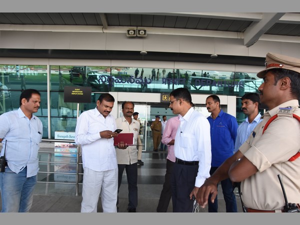 ఏర్పాట్లను పరిశీలిస్తూ..