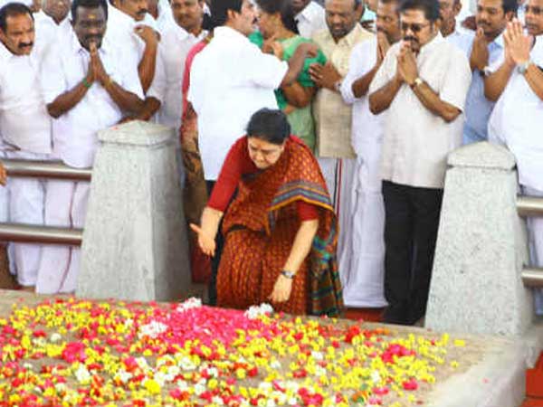 శశికళది ఆవేశం