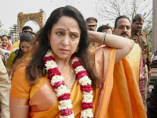 ఓటేసిన బీజేపీ ఎంపీ హేమమాలిని