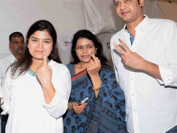 ఎంపీ పూనం మహాజన్ ఇలా..
