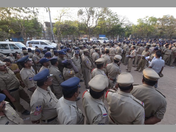 పోలీస్‌ దిగ్బంధంలో ఇందిరాపార్క్‌ 