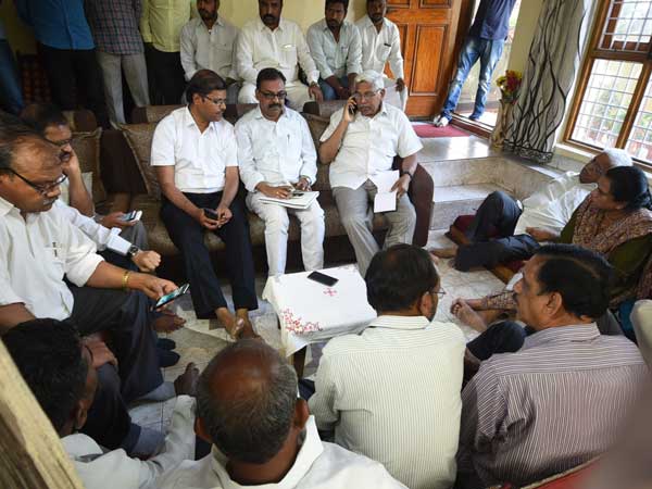 అందరూ ఒక్కటవుతారా...