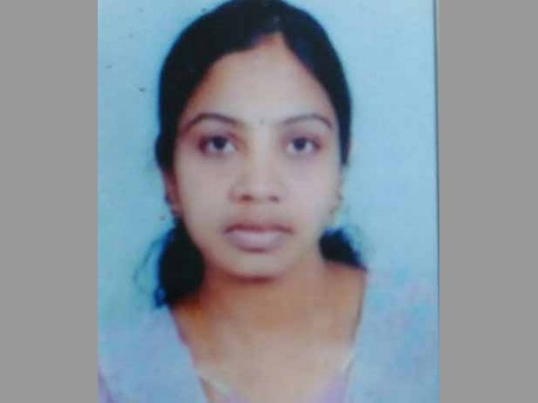 ఓ యువతితో కాపురం కూడా పెట్టాడు