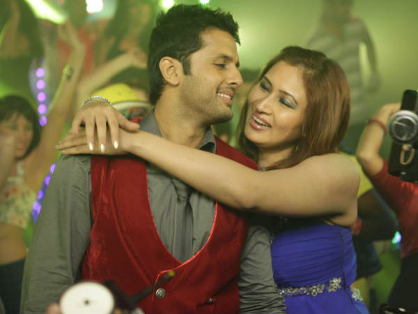 హీరో నితిన్ కాళ్లు పట్టుకున్నారని పుకార్లు...