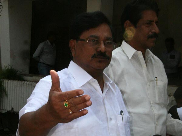 వాకాటి వర్సెస్ ఆదాల