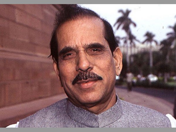 శివసేన మద్దతుతో అంతూలే సర్కార్..