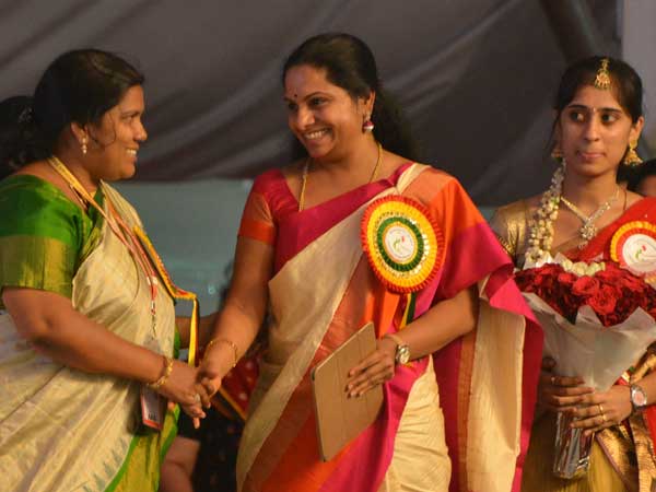 MP Kavitha says Jai Telangana and Jai Andhra Pradesh MP Kavitha says Jai Telangana and Jai Andhra Pradesh