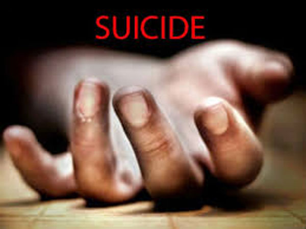 A girl student allegedly committed suicide for cell phone A girl student allegedly committed suicide for cell phone