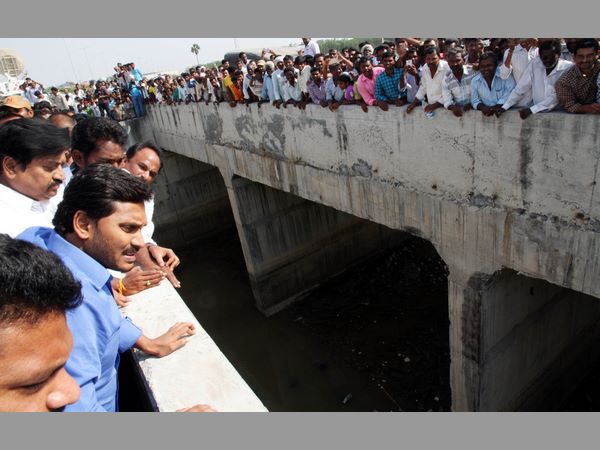 ఘటనా స్థలంలో జగన్..