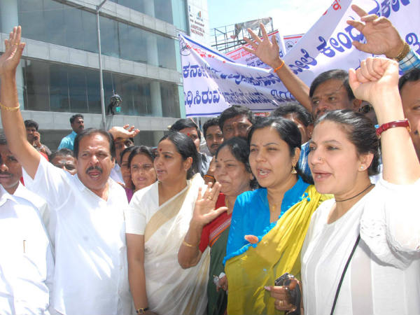 థియేటర్ కు నిప్పంటిస్తాం: హీరో జగ్గేష్