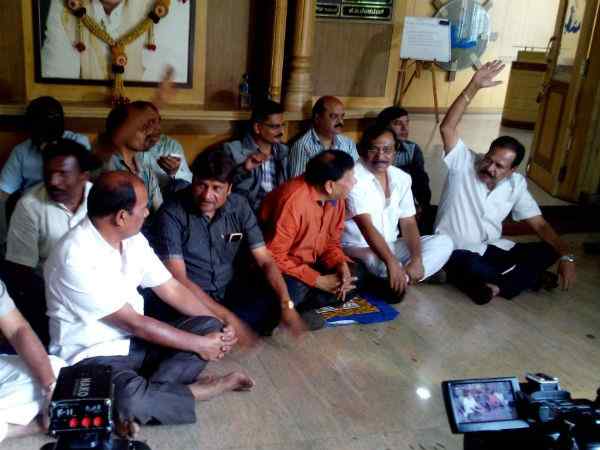 40 ఏళ్ల చరిత్ర తిరగరాసిన తమిళ హీరో అజిత్