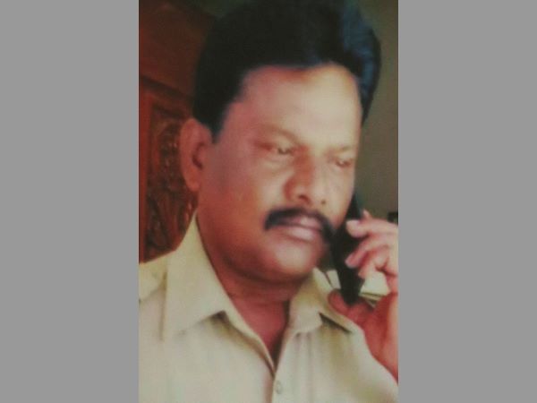 మా నాన్నను వేధించారని కుమారుడు మా నాన్నను వేధించారని కుమారుడు