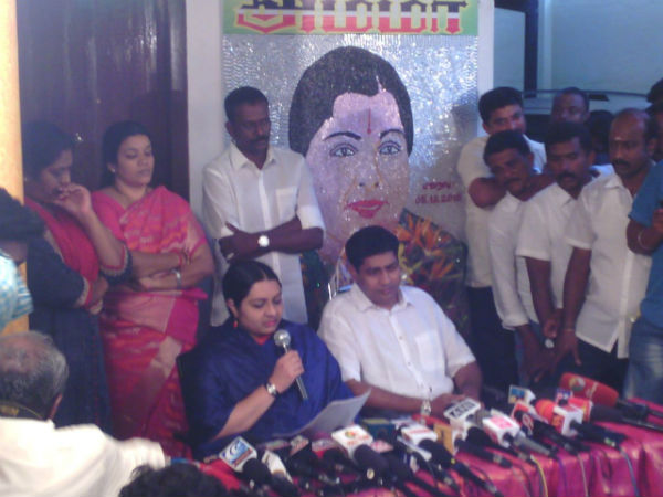 భర్తను దూరం పెట్టిన దీపా జయకుమార్