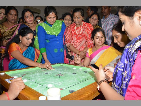 డబుల్ బెడ్ రూమ్ ఇళ్ళు మహిళల పేరనే రిజిస్ట్రేషన్