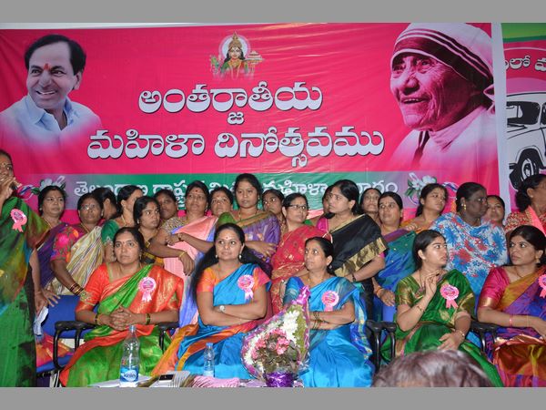 విశిష్ట నైపుణ్యం గల 24 మంది మహిళలకు అవార్డులు