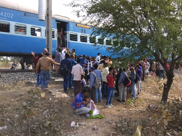 ఆ దేశ ద్రోహి శవం కూడా అవసరం లేదు ఆ దేశ ద్రోహి శవం కూడా అవసరం లేదు