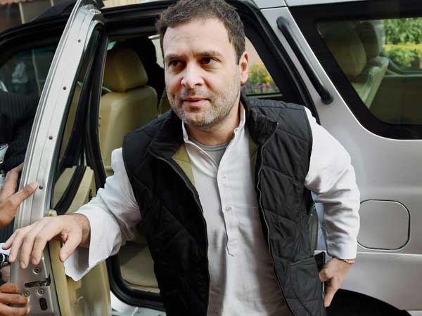 పార్టీని వీడుతున్న నాయకులు