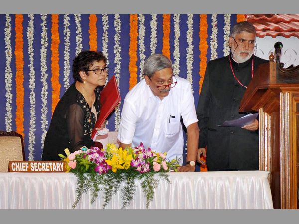 గోవాలో బీజేపీ రాజకీయాలు ఇలా..