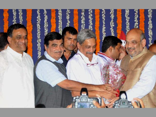 అవకాశ వాద రాజకీయాలతో ప్రతిష్టకు దెబ్బ