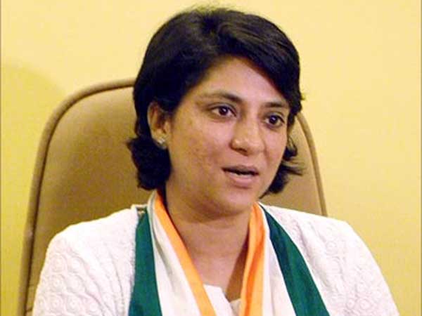 ప్రియాదత్ ఇలా ట్వీట్...