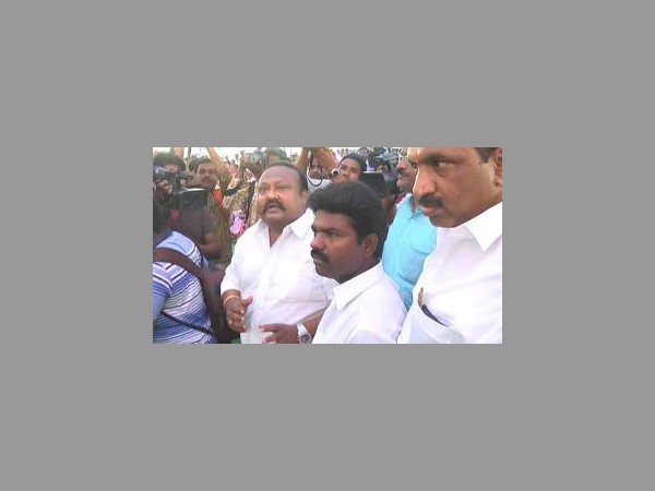 గతంలోను రసమయి వివాదం: