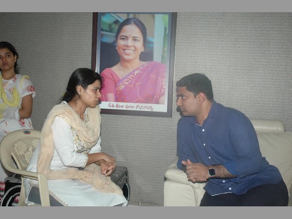 లోకేష్ కంటే అఖిల చిన్న