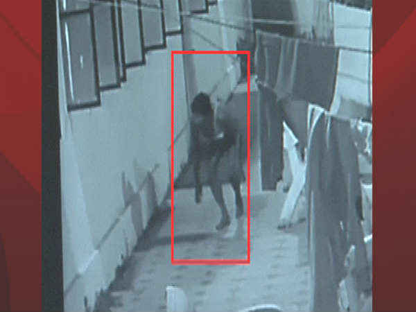 The psycho person Entered mid night in Maharani Collage womens hostel Bengaluru The psycho person Entered mid night in Maharani Collage womens hostel Bengaluru