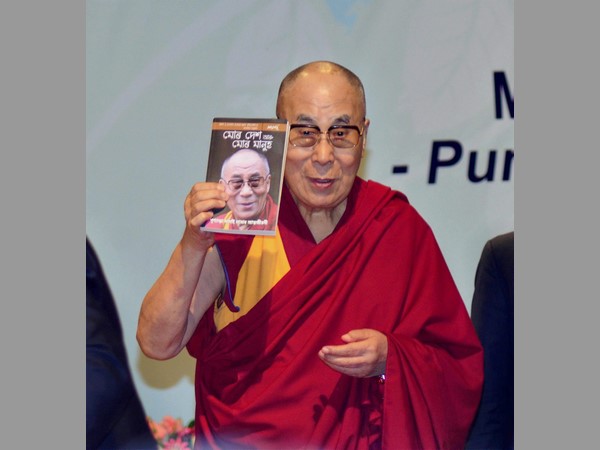 సభికుల నవ్వులు