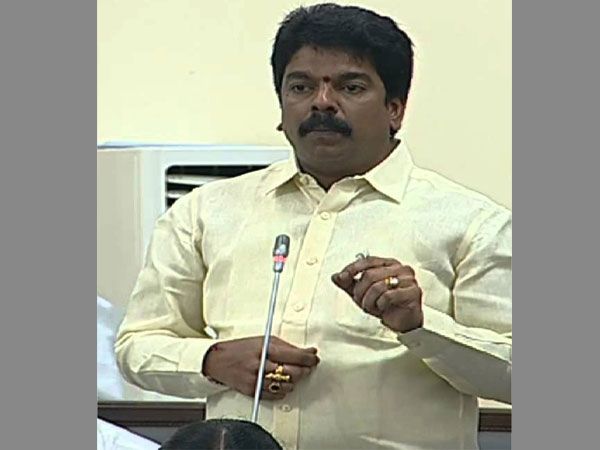 రాజీనామా హడావుడి